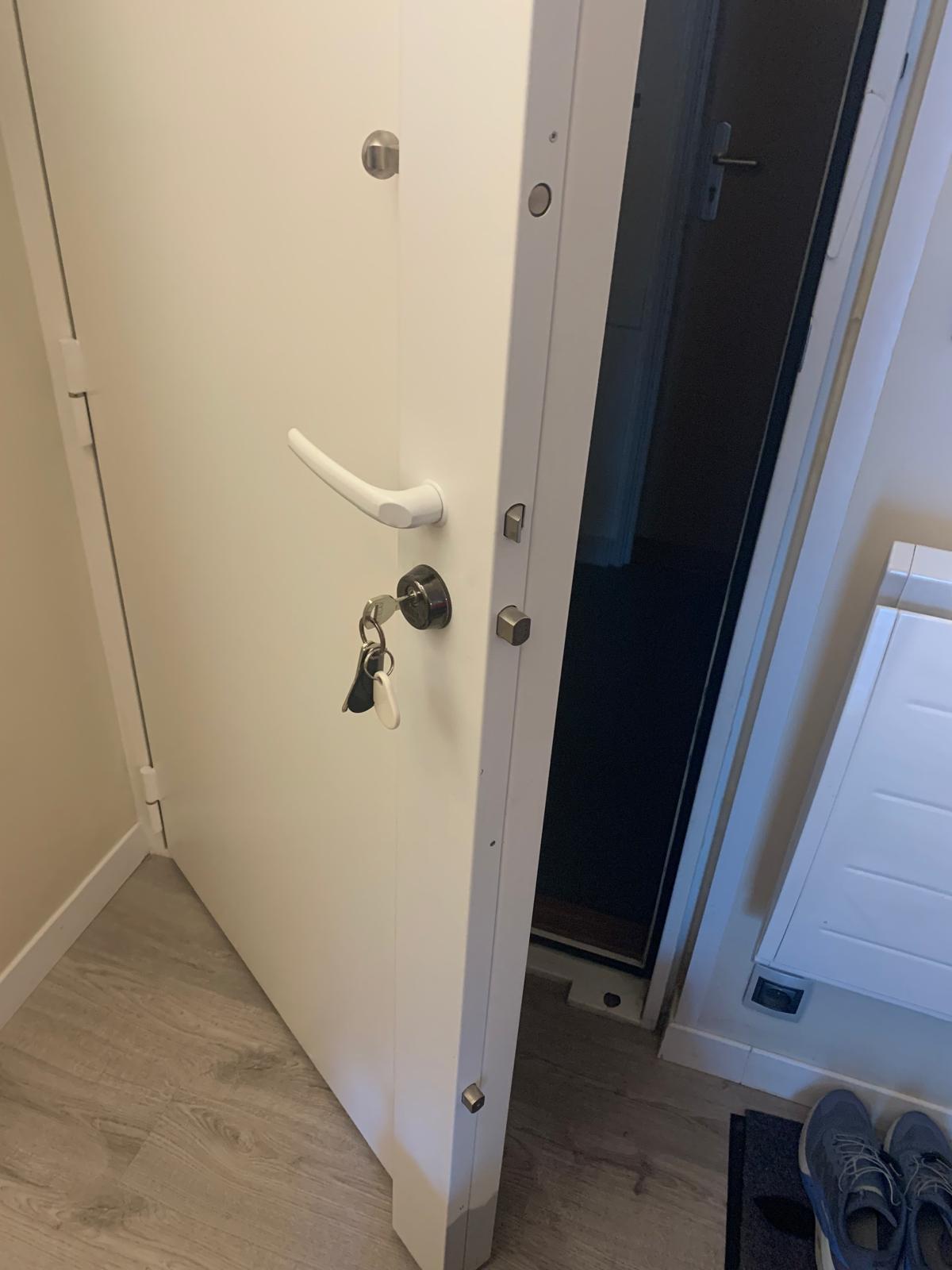 Porte blindée cylindre neuf clés
